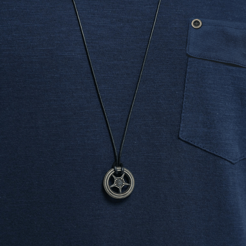 Felix | V-ringad T-shirt med bröstficka
