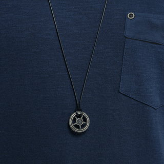 Felix | V-ringad T-shirt med bröstficka