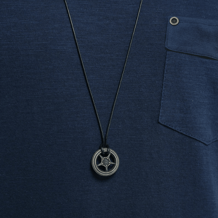 Felix | V-ringad T-shirt med bröstficka
